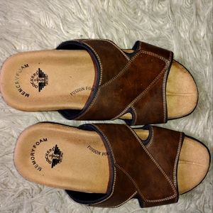 Dockers Mens  Brown Slippers Size 11, Pre-owned in Excellent condition.